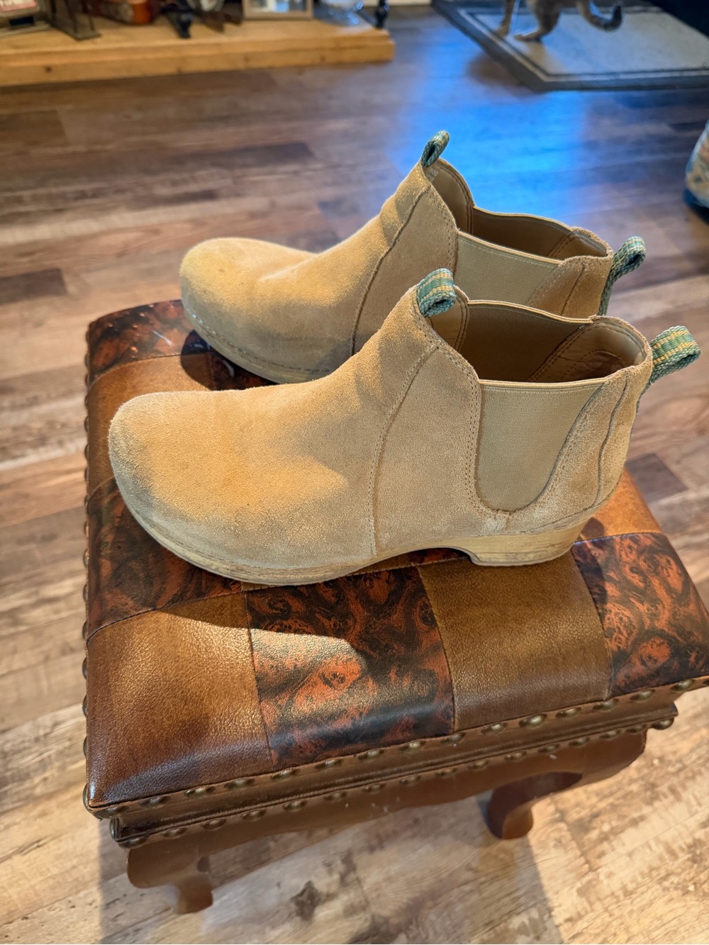 Dansko size 39 Suede Chelsea Ankle Boots in Tan